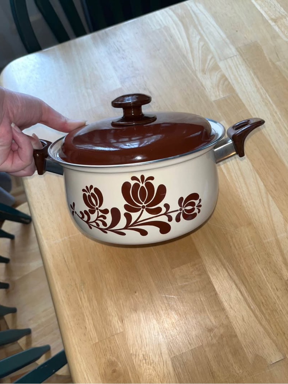 1970/80s Vintage Floral Enamelware Dutch Oven